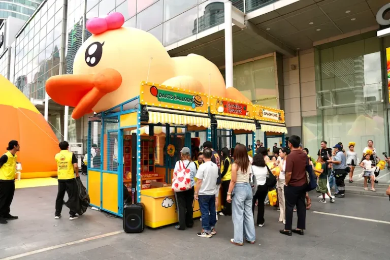 ททท. แท็กทีม B.Duck ปักแลนด์มาร์กความสนุก ในงาน “B.Duck Playful 20th – Glow In The Duck” พร้อมนำ Mascot  “น้องสุขใจ–น้องรักยิ้ม” ร่วมสร้างสีสันและเติมเต็มความสนุกให้กับนักท่องเที่ยว